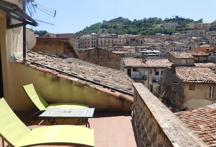 تختخواب و صبحانه Old Garden