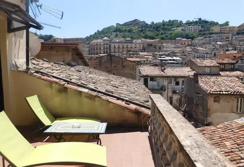 تختخواب و صبحانه Old Garden