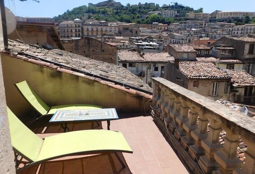 تختخواب و صبحانه Old Garden