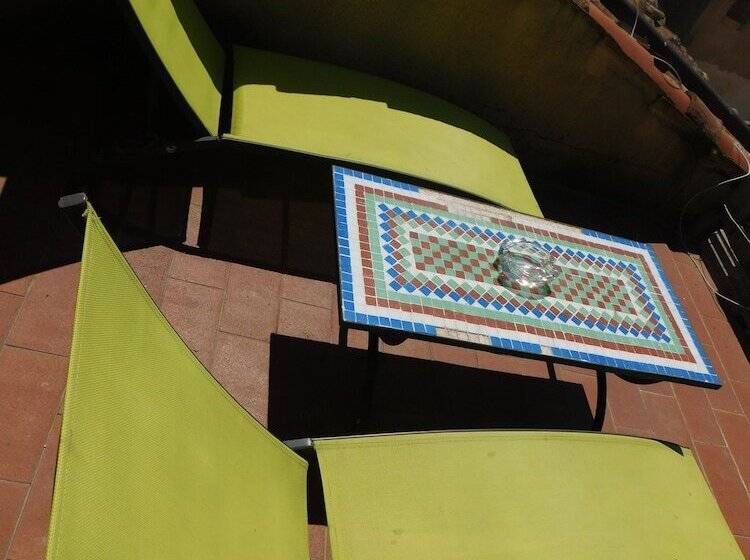 تختخواب و صبحانه Old Garden