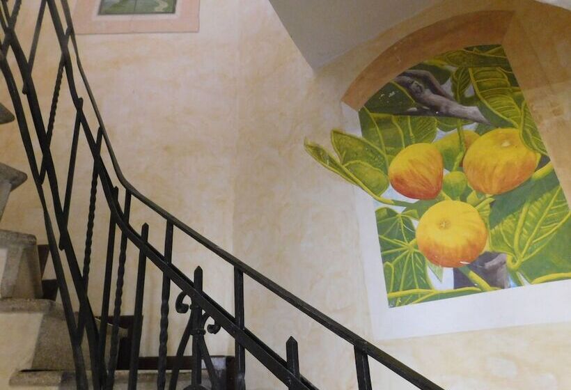 تختخواب و صبحانه Old Garden