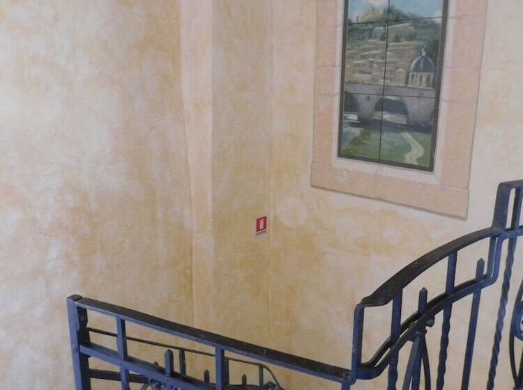 تختخواب و صبحانه Old Garden