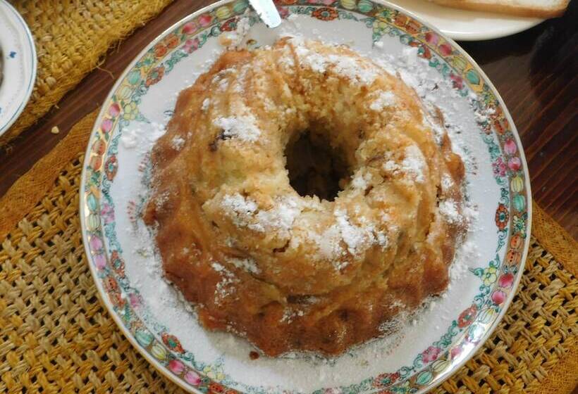 تختخواب و صبحانه Old Garden