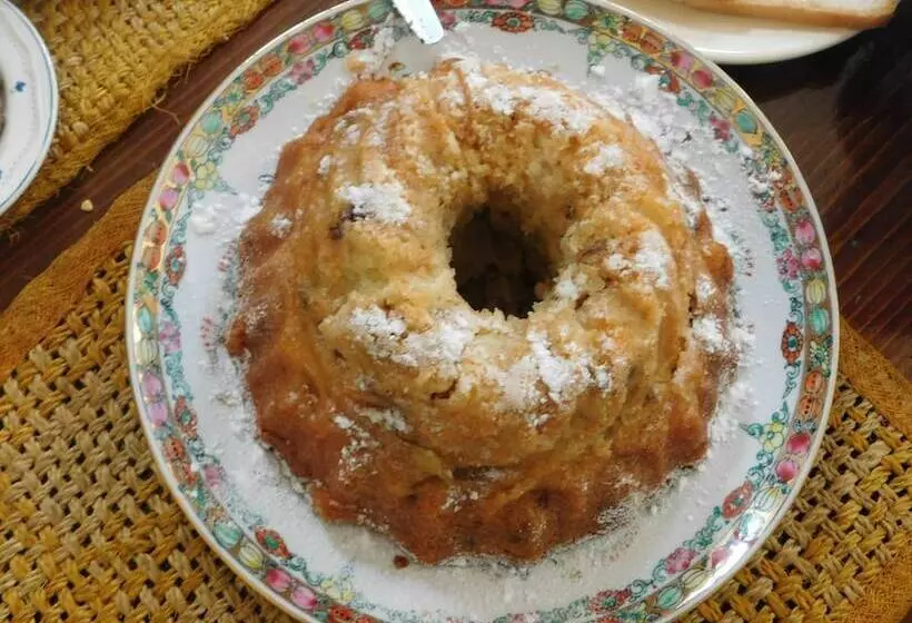 تختخواب و صبحانه Old Garden