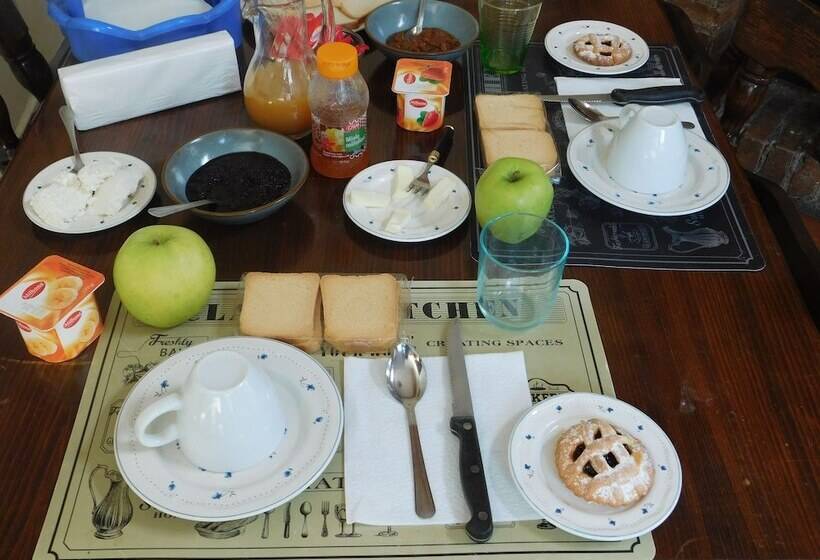 تختخواب و صبحانه Old Garden