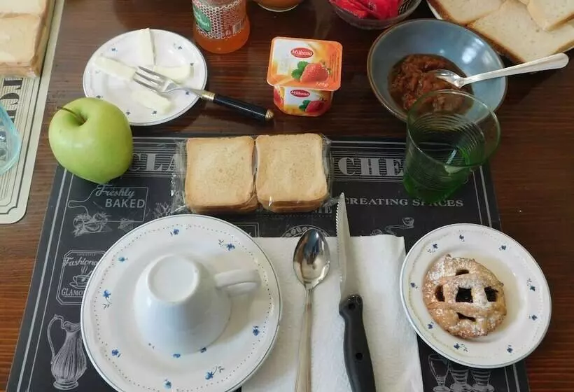 تختخواب و صبحانه Old Garden