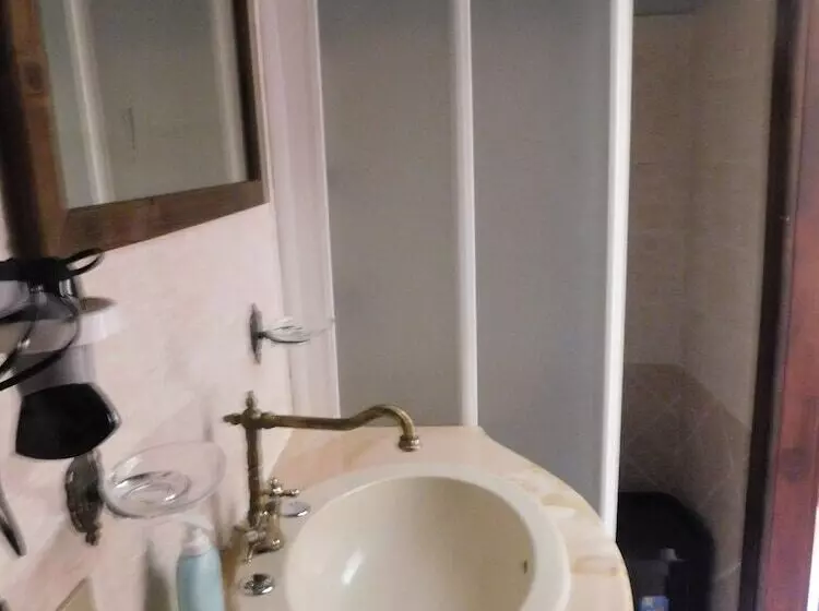 تختخواب و صبحانه Old Garden