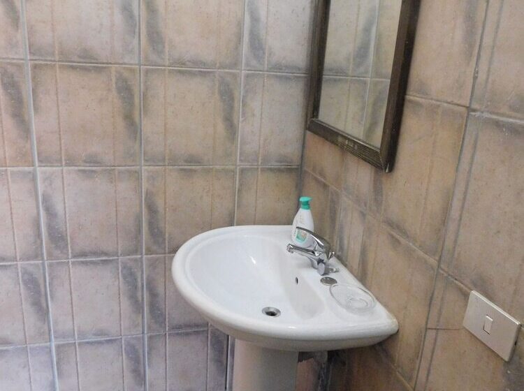 تختخواب و صبحانه Old Garden