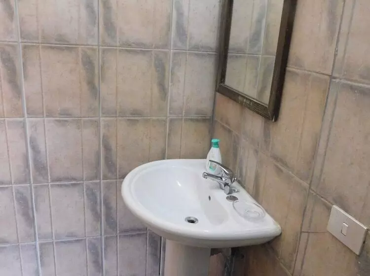 تختخواب و صبحانه Old Garden