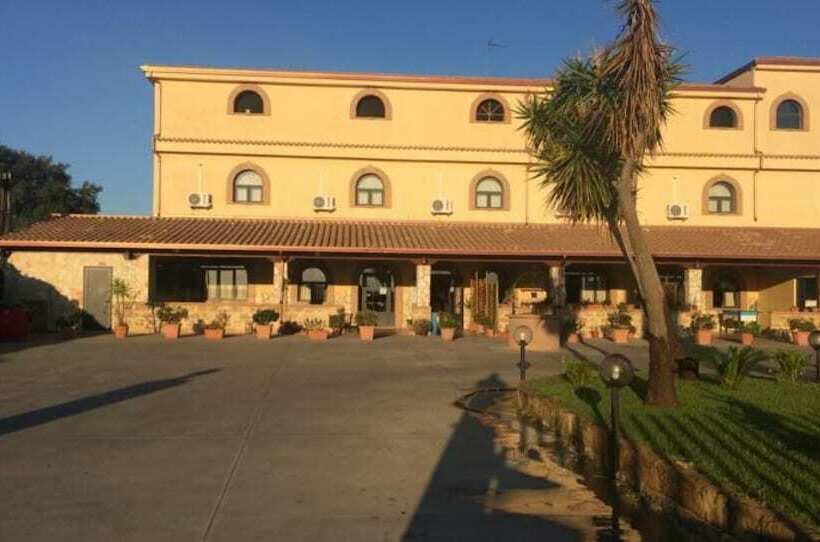 Хостел Chisari