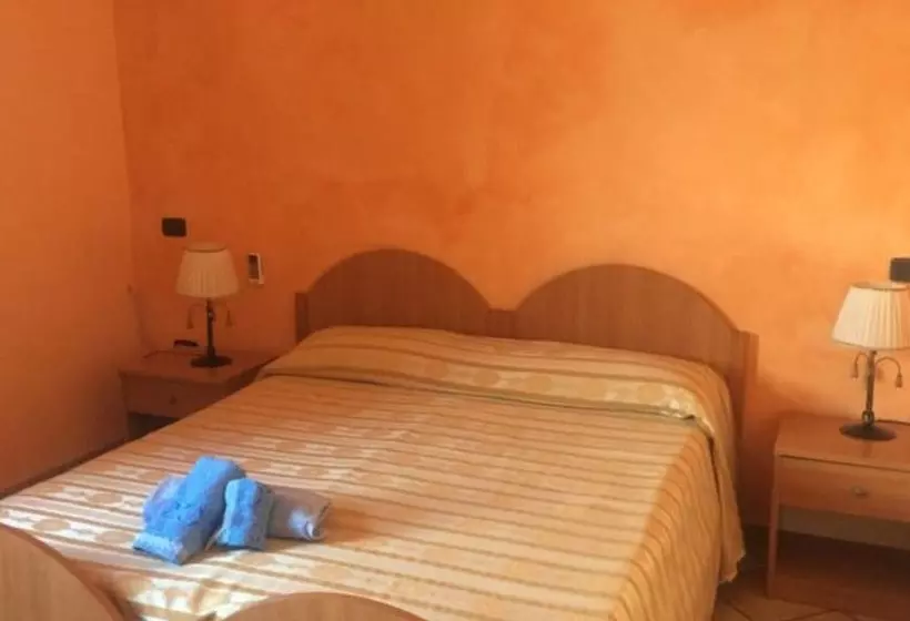 簡易ホテル Chisari