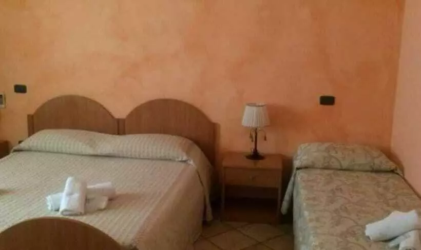 簡易ホテル Chisari