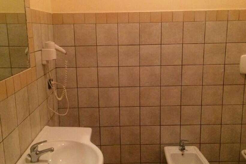 Хостел Chisari