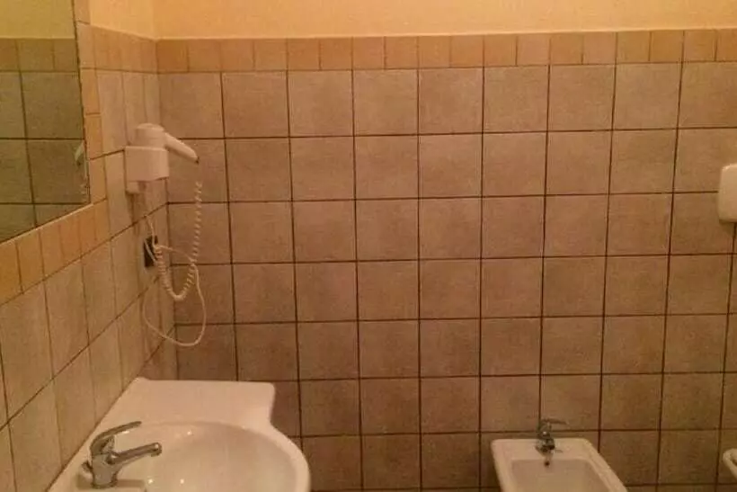 簡易ホテル Chisari