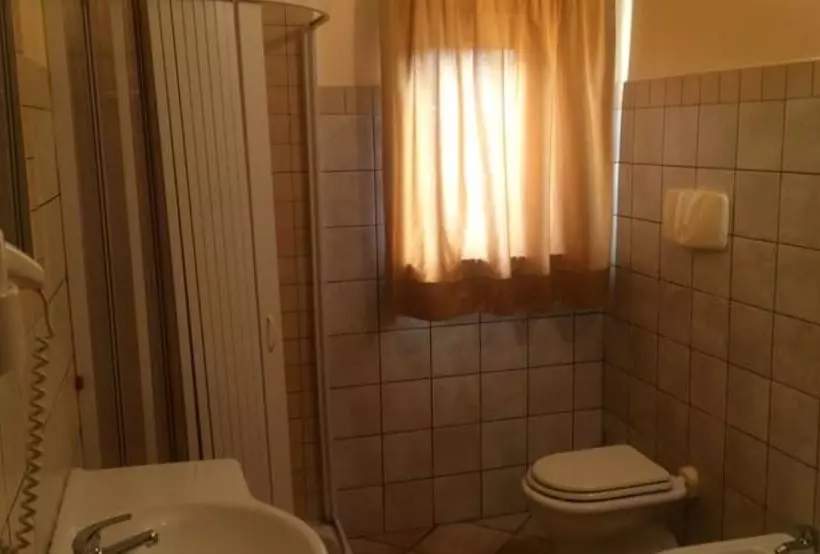 簡易ホテル Chisari