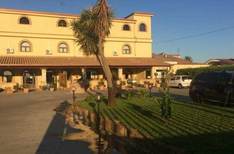 Хостел Chisari