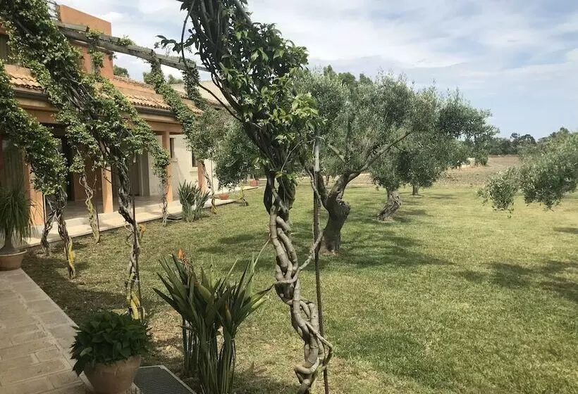 هتل روستایی Masseria Scannaturco