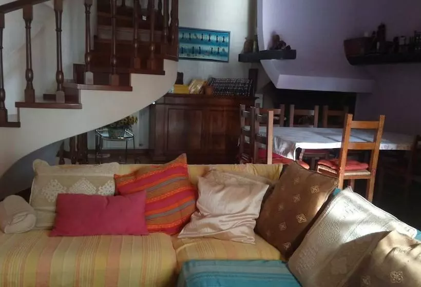 Aamiaismajoitus (B&B) Guesthouse La Villa