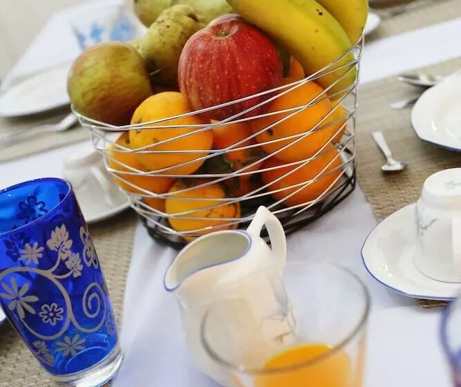 تختخواب و صبحانه Rest And Go