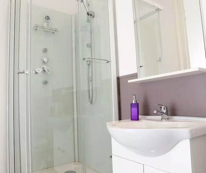 تختخواب و صبحانه Rest And Go