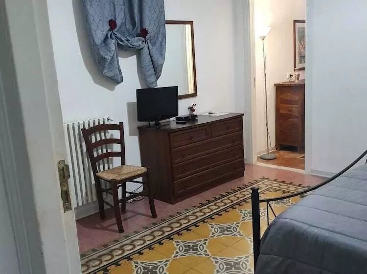 تختخواب و صبحانه Rest And Go