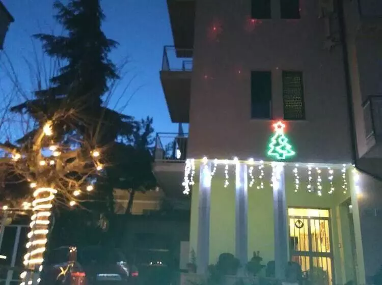 ホテル Albergo Villa Canapini