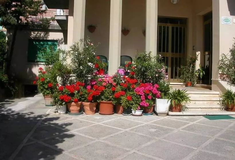 ホテル Albergo Villa Canapini