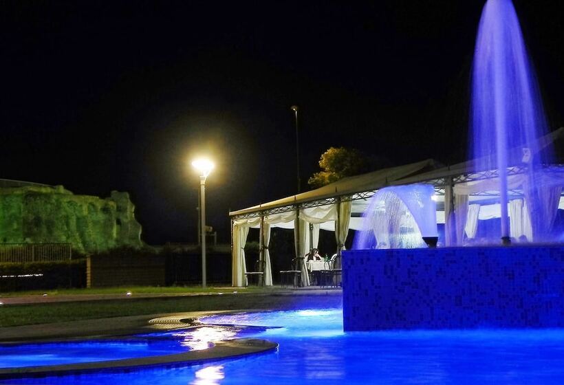 فندق Albergo Teatro Romano