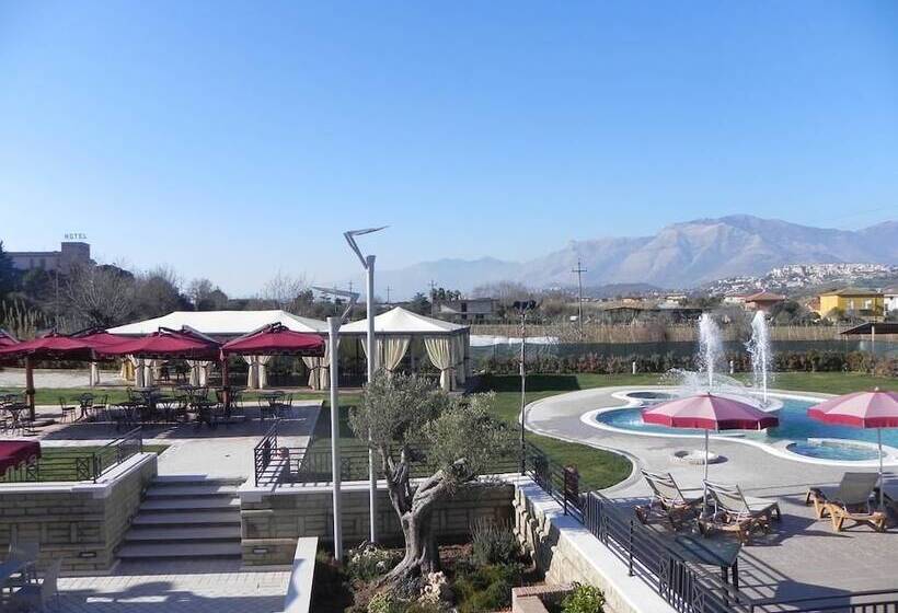 فندق Albergo Teatro Romano