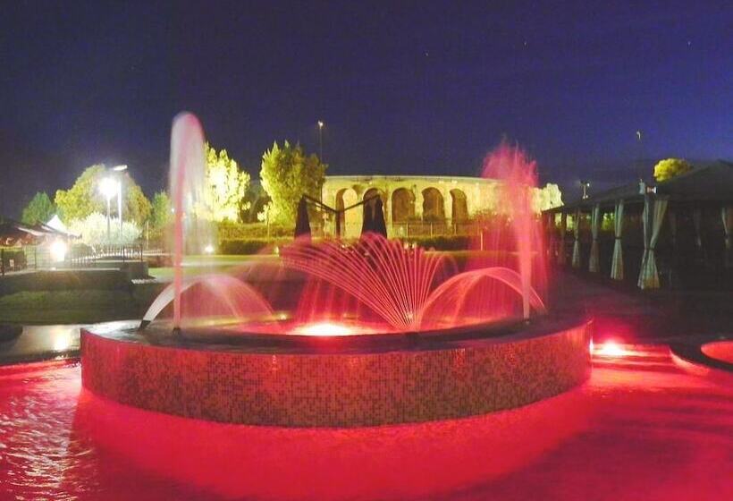 فندق Albergo Teatro Romano