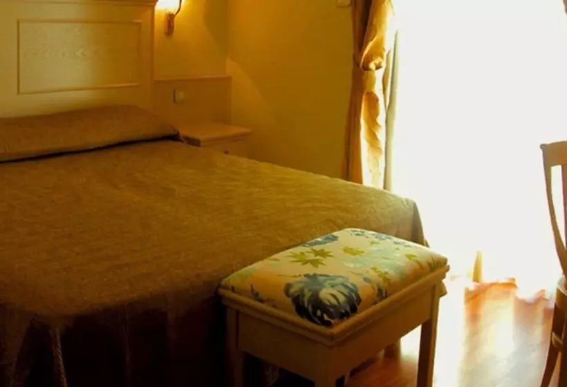 ホテル Albergo Teatro Romano