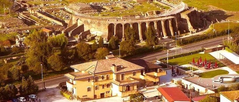 فندق Albergo Teatro Romano