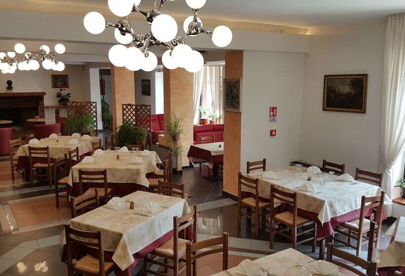 مسافرخانه Del Lago Ampollino