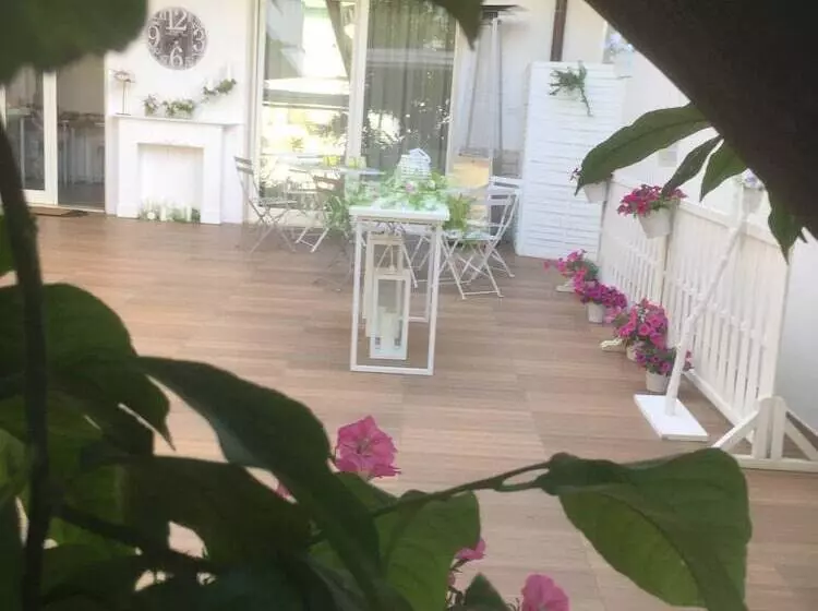 Femily B&b Bed And Breakfast Di Puglia In   Bari