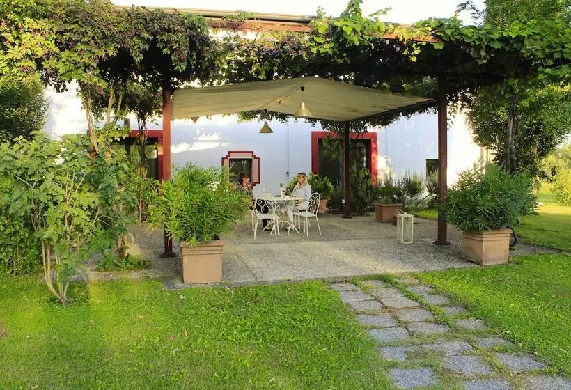 Maaseutuhotelli Bio Agriturismo Tirtha