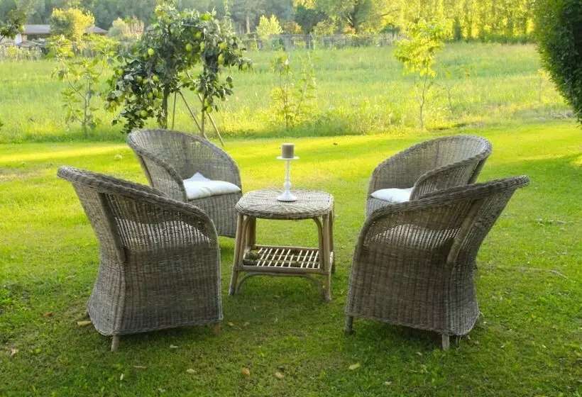 Maaseutuhotelli Bio Agriturismo Tirtha