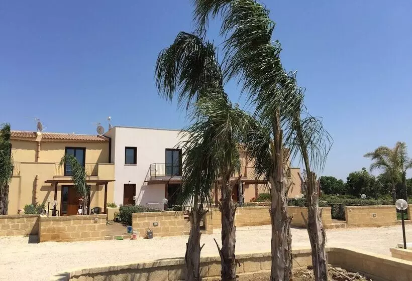 Hostelli Herons Bay Resort