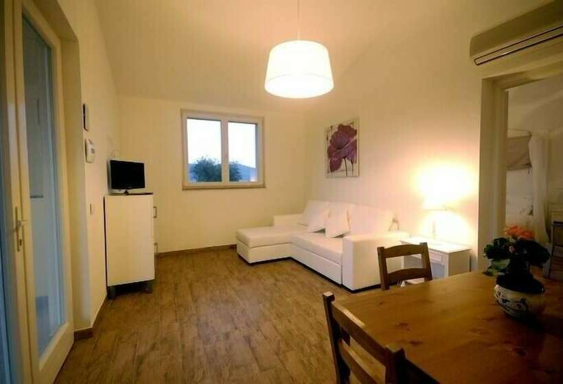 פונדק Pietriccio Rosso