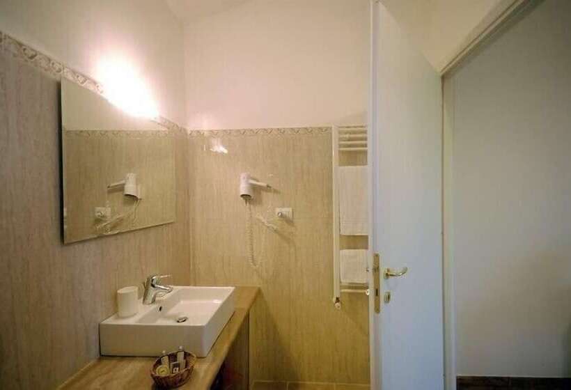 פונדק Pietriccio Rosso