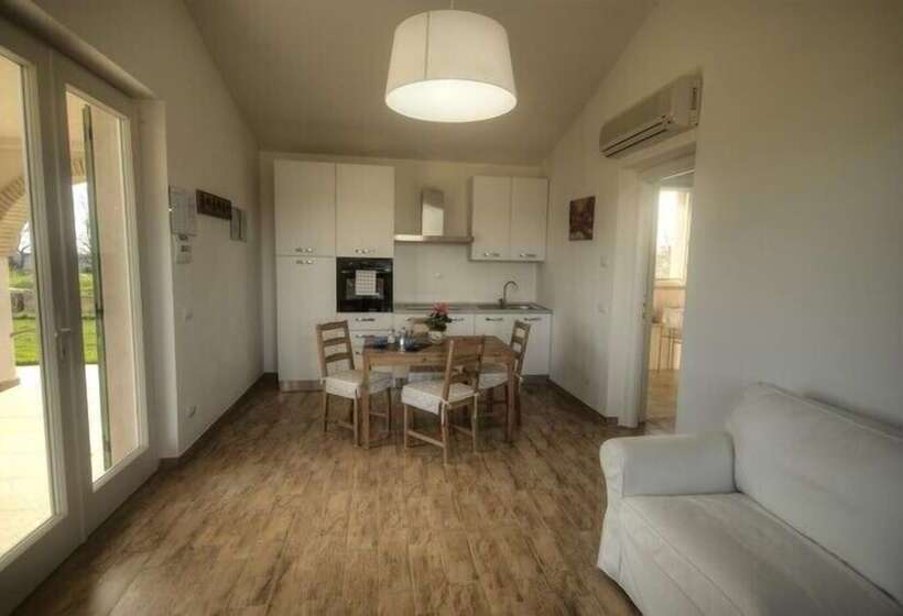 פונדק Pietriccio Rosso