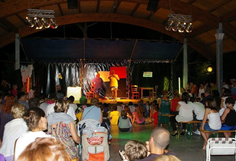 בית מלון כפרי Camping & Village Polvese