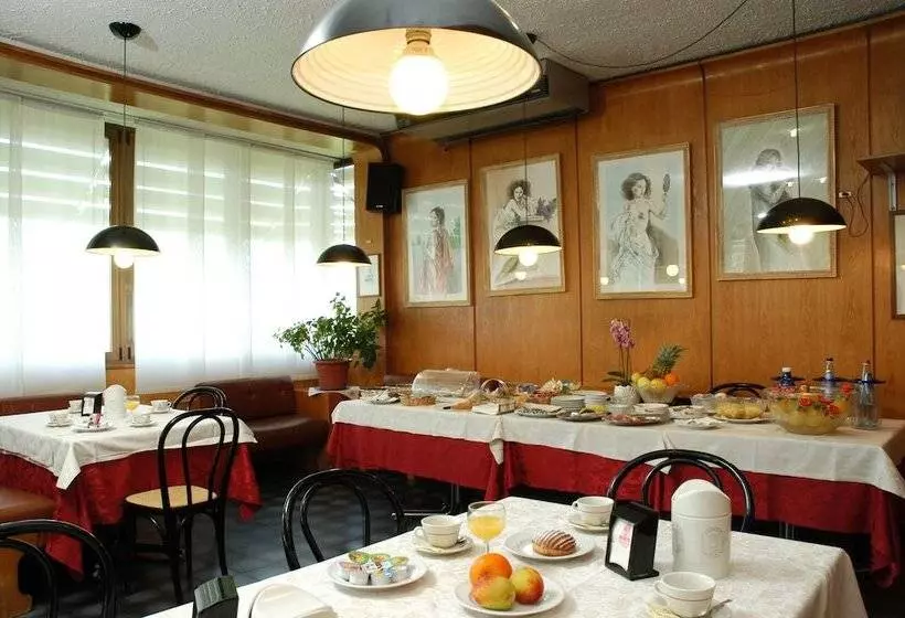 Hotelli Ristorante Tre Galletti