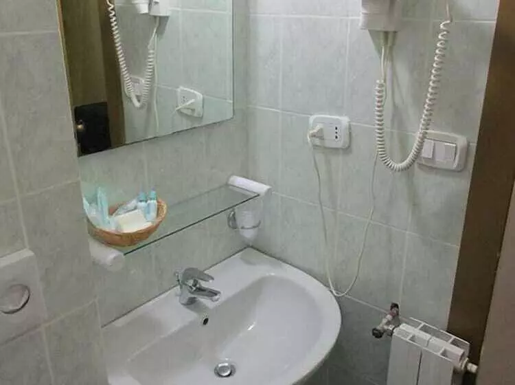 Hotelli Ristorante Tre Galletti