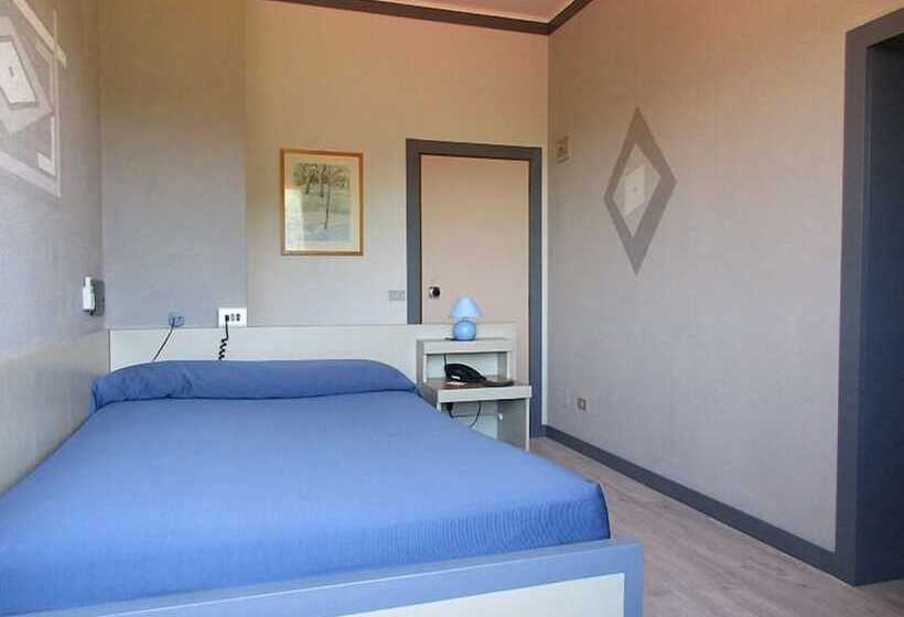 בית מלון כפרי Ristorante Tre Galletti