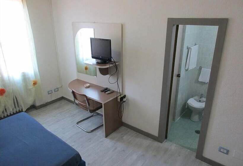 בית מלון כפרי Ristorante Tre Galletti