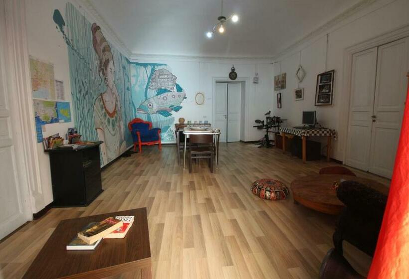 پانسیون Kaleidos