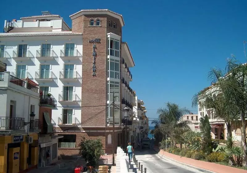 ホテル Almijara   Mares