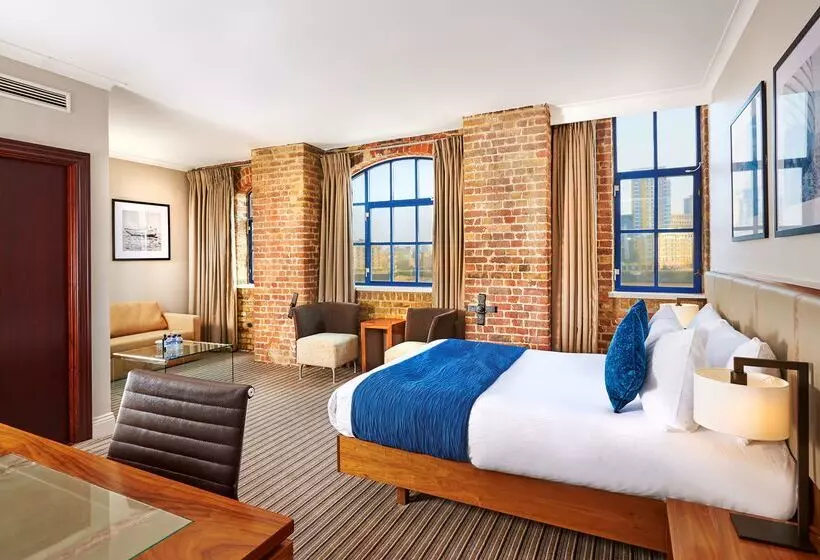 Отель Doubletree By Hilton London Docklands Riverside
