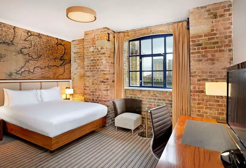 Отель Doubletree By Hilton London Docklands Riverside