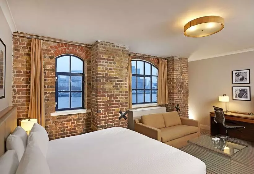 Отель Doubletree By Hilton London Docklands Riverside